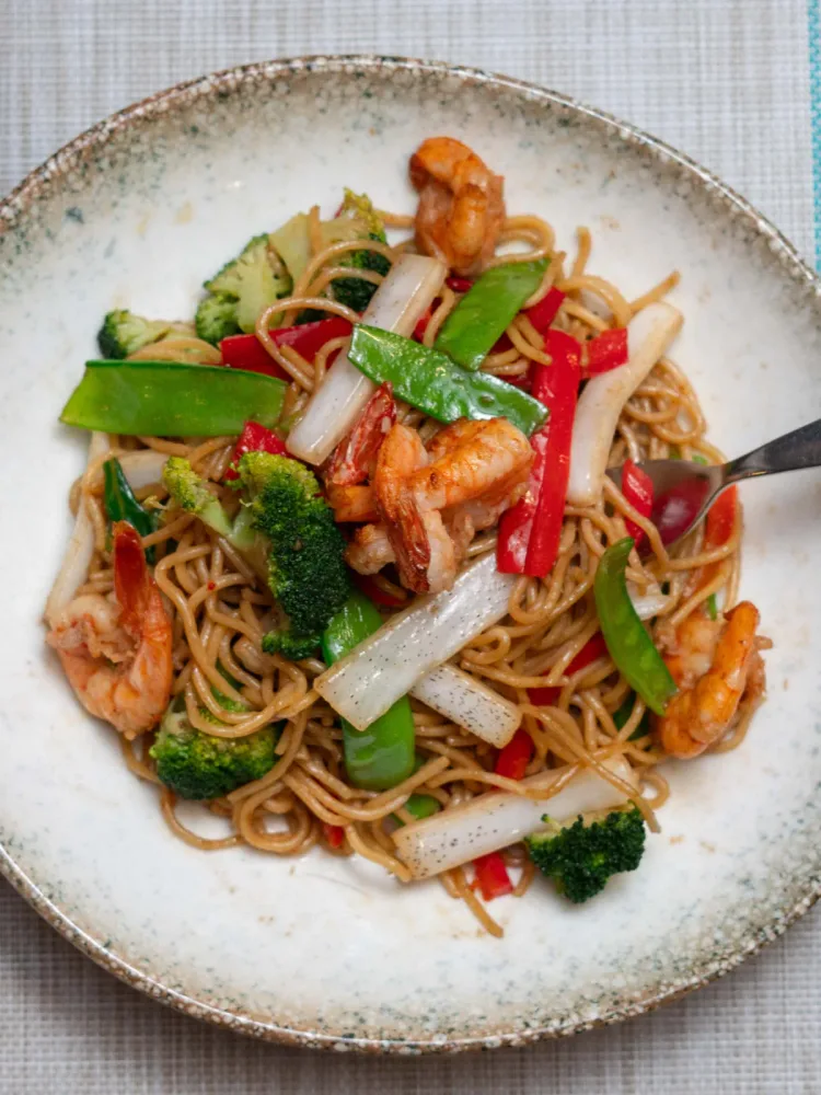 Spaguetti saltado con langostinos