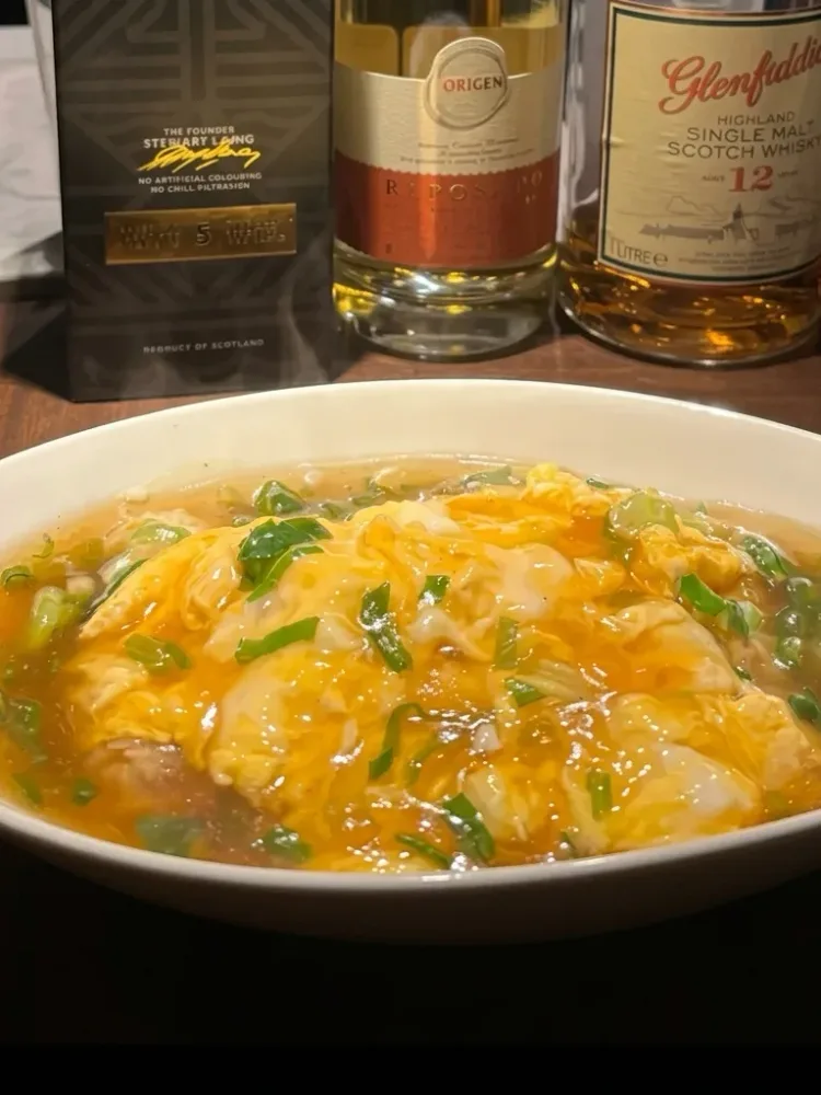 親子丼 / 天玉丼 / 海老天丼 / タコライス / カレーうどん / オムライス / 天茶漬け 蕎麦 / うどん / 素麺 / 天津飯 / 豚バラスタミナ丼 / 炒飯 チーズ目玉焼き / 海老とアスパラのガーリックバター / カリーヴルスト etc...