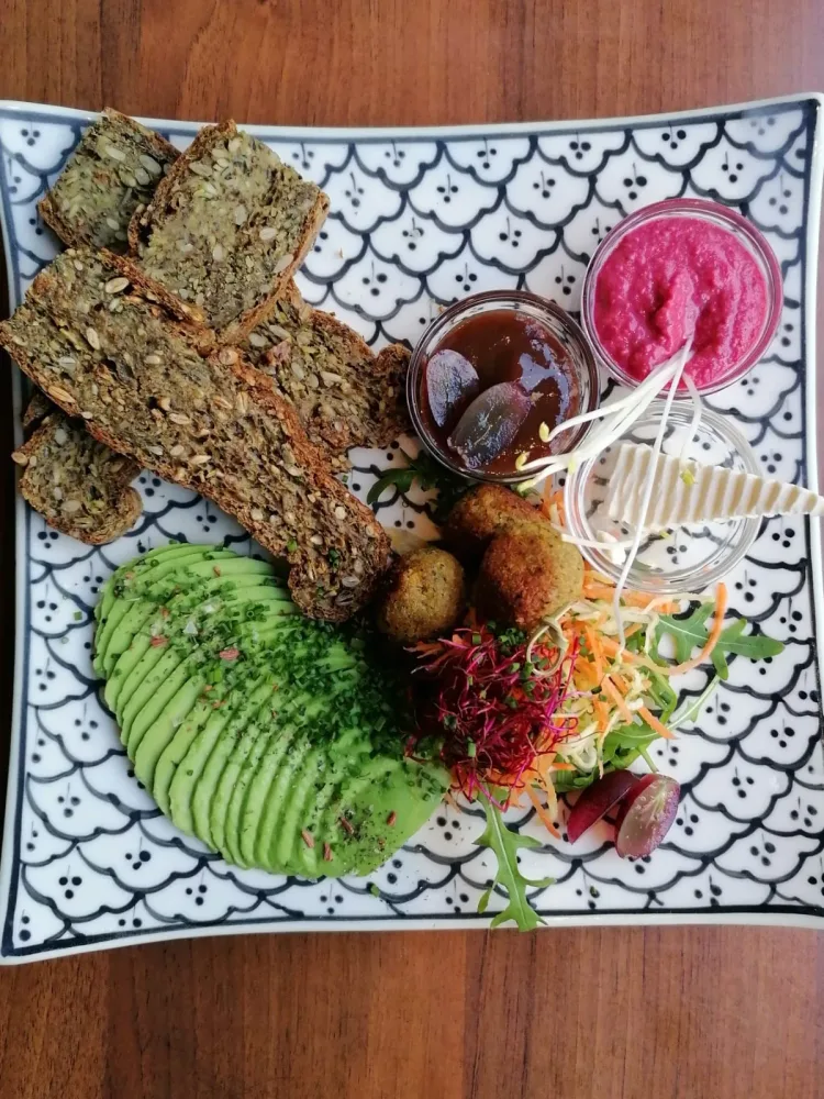 Vegan Heaven mit frischer Avocado
