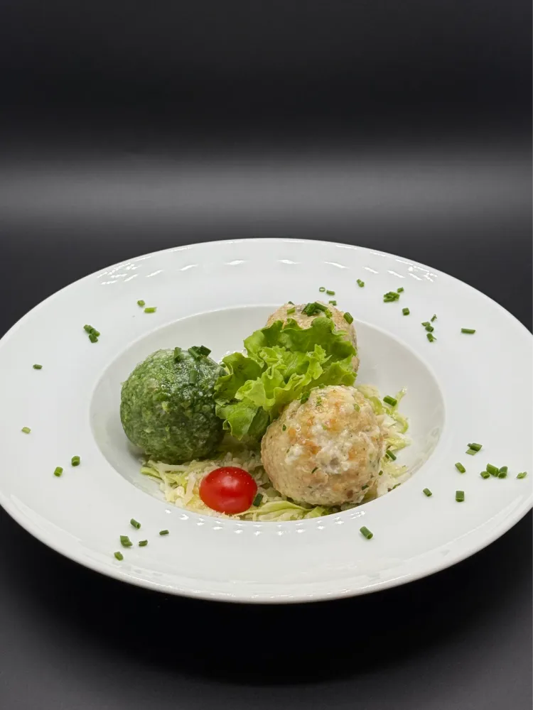 Knödeltris von Spinat-, Käse- und Rohnenknödel