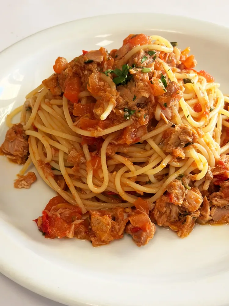 SPAGHETTI TONNO E POMODORO FRESCO