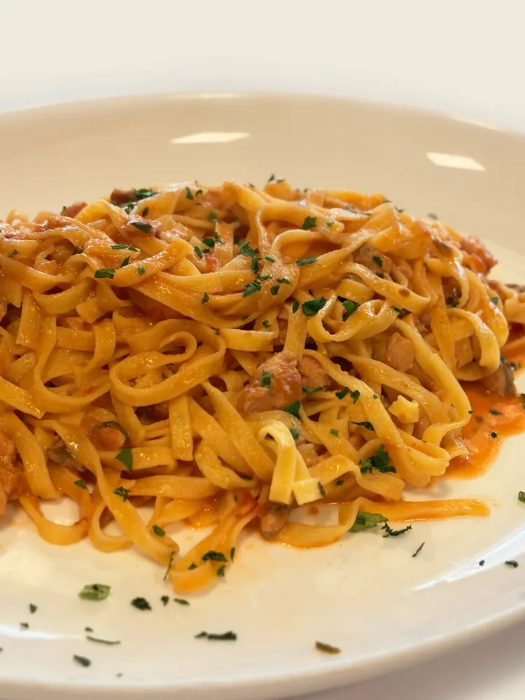 TAGLIERINI AL SALMONE